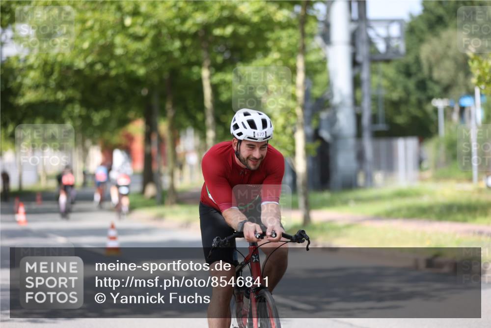 10.08.2025 - GEWOBA Citytriathlon Bremen Yannick Fuchs http://msf.ph/oto/8546841 10.08.2025 12:08:40 Radfahren 597, 603, 608, 672, 677, 737, 797, 850, 883 meine-sportfotos.de