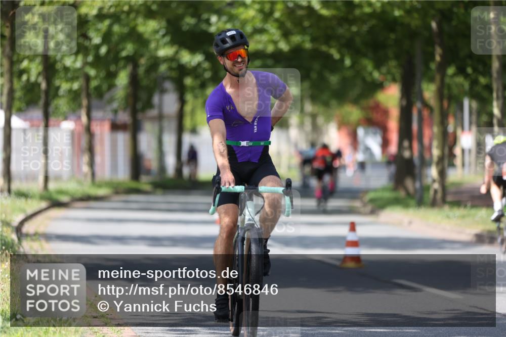 10.08.2025 - GEWOBA Citytriathlon Bremen Yannick Fuchs http://msf.ph/oto/8546846 10.08.2025 13:03:07 Radfahren 651, 668, 693, 898, 945, 1020 meine-sportfotos.de