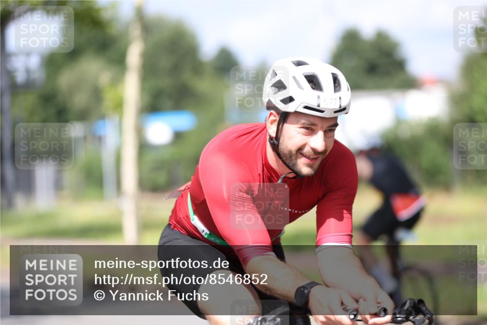10.08.2025 - GEWOBA Citytriathlon Bremen Yannick Fuchs http://msf.ph/oto/8546852 10.08.2025 12:08:41 Radfahren 597, 603, 608, 672, 677, 737, 797, 850, 883 meine-sportfotos.de