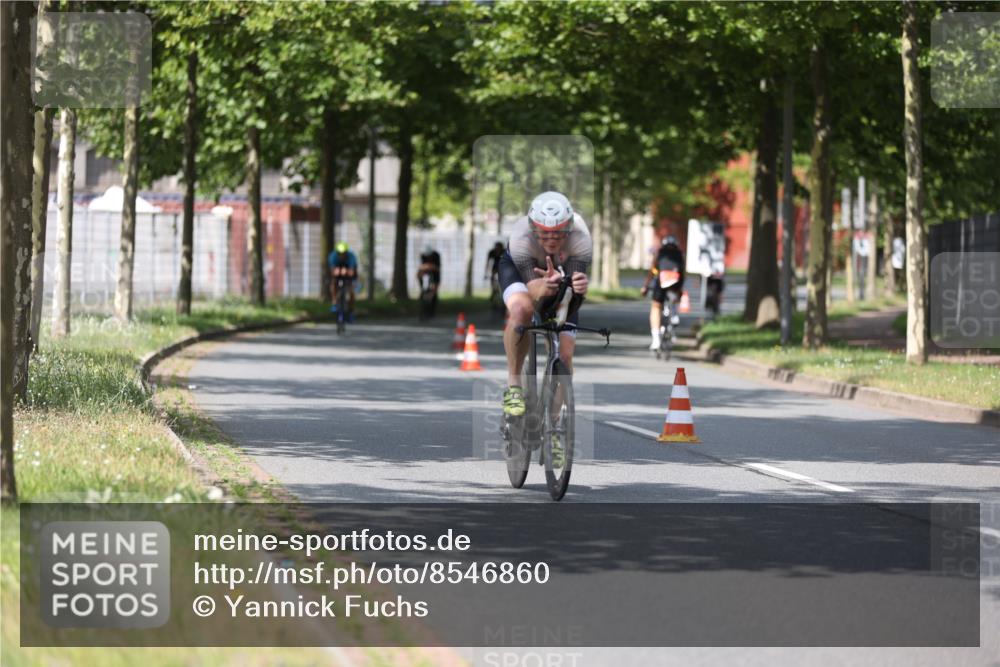 10.08.2025 - GEWOBA Citytriathlon Bremen Yannick Fuchs http://msf.ph/oto/8546860 10.08.2025 12:08:46 Radfahren 597, 608, 619, 672, 677, 684, 737, 797, 850, 883 meine-sportfotos.de