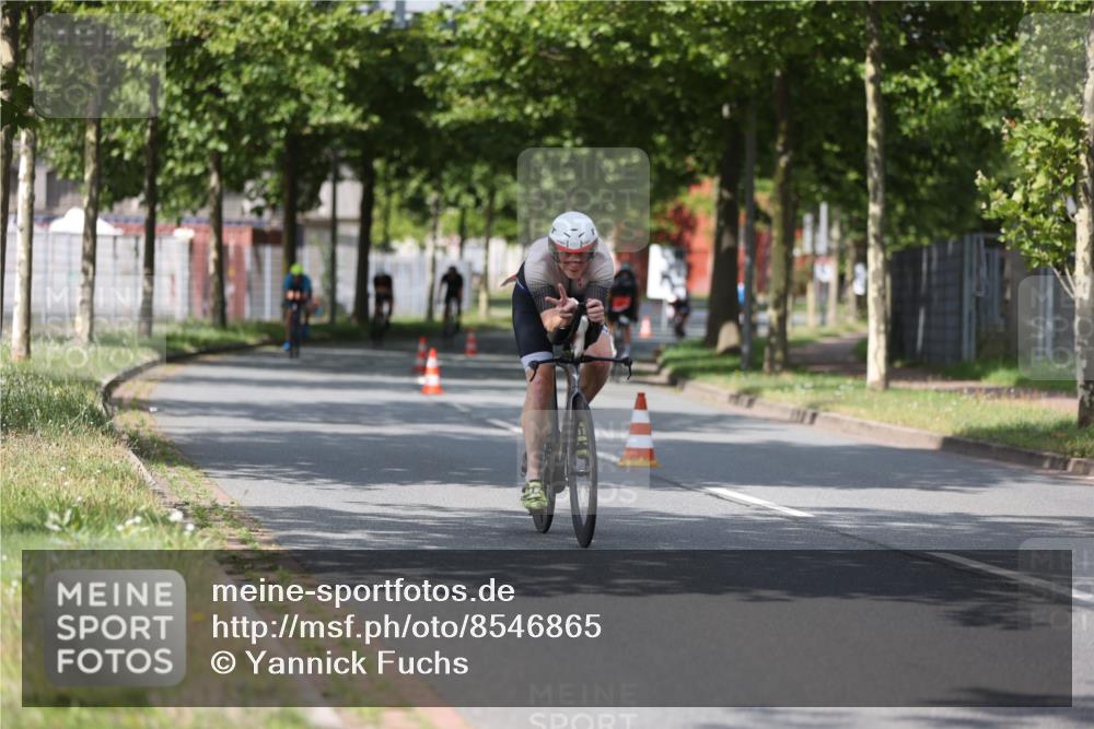 10.08.2025 - GEWOBA Citytriathlon Bremen Yannick Fuchs http://msf.ph/oto/8546865 10.08.2025 12:08:46 Radfahren 597, 608, 619, 672, 677, 684, 737, 797, 850, 883 meine-sportfotos.de