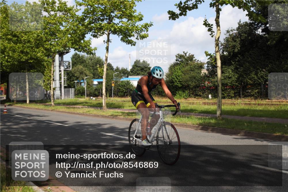 10.08.2025 - GEWOBA Citytriathlon Bremen Yannick Fuchs http://msf.ph/oto/8546869 10.08.2025 10:46:07 Radfahren 437, 510 meine-sportfotos.de