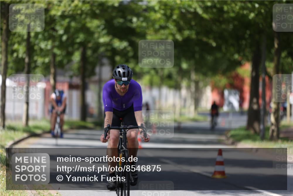 10.08.2025 - GEWOBA Citytriathlon Bremen Yannick Fuchs http://msf.ph/oto/8546875 10.08.2025 13:03:14 Radfahren 633, 651, 668, 693, 727, 748, 898, 945, 954 meine-sportfotos.de