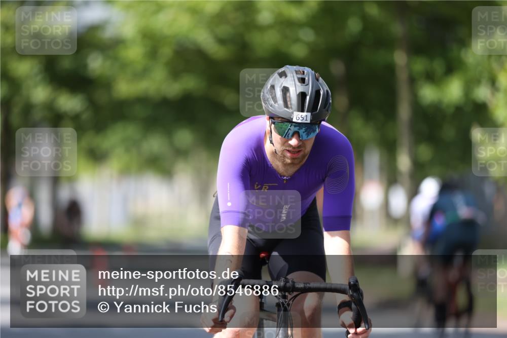 10.08.2025 - GEWOBA Citytriathlon Bremen Yannick Fuchs http://msf.ph/oto/8546886 10.08.2025 13:03:15 Radfahren 633, 651, 668, 693, 727, 748, 898, 945, 954 meine-sportfotos.de