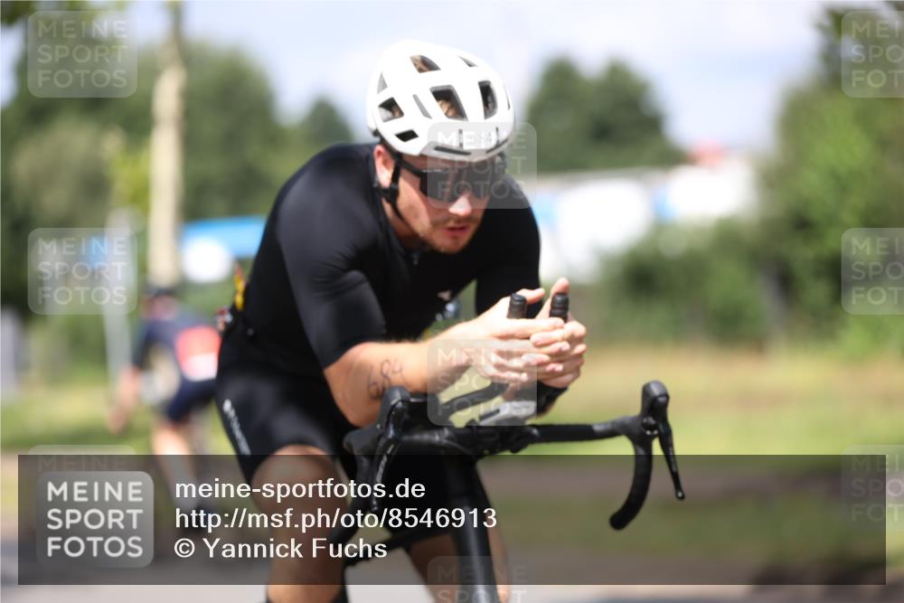 10.08.2025 - GEWOBA Citytriathlon Bremen Yannick Fuchs http://msf.ph/oto/8546913 10.08.2025 12:08:53 Radfahren 619, 677, 684, 727, 850, 883 meine-sportfotos.de