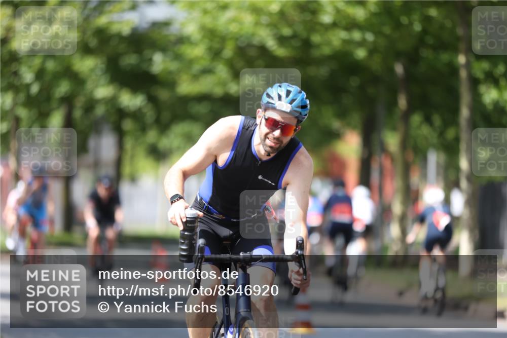 10.08.2025 - GEWOBA Citytriathlon Bremen Yannick Fuchs http://msf.ph/oto/8546920 10.08.2025 13:03:19 Radfahren 633, 651, 668, 693, 727, 748, 898, 945, 954 meine-sportfotos.de
