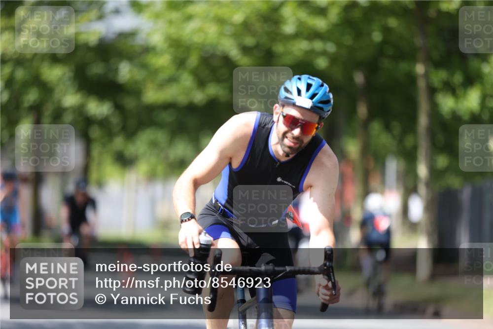10.08.2025 - GEWOBA Citytriathlon Bremen Yannick Fuchs http://msf.ph/oto/8546923 10.08.2025 13:03:19 Radfahren 633, 651, 668, 693, 727, 748, 898, 945, 954 meine-sportfotos.de