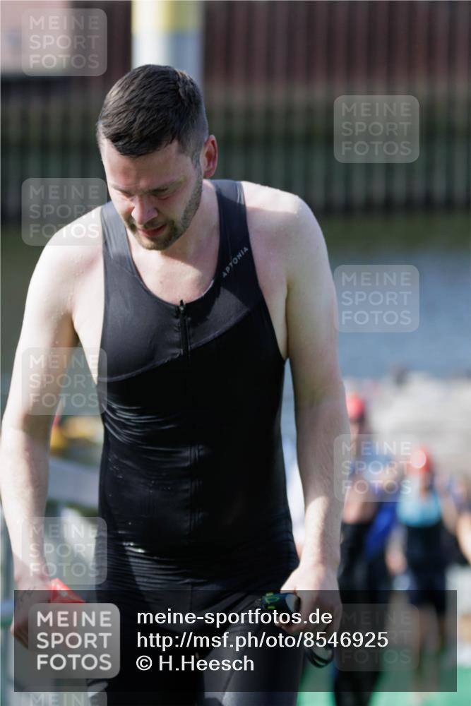 10.08.2025 - GEWOBA Citytriathlon Bremen H.Heesch http://msf.ph/oto/8546925 10.08.2025 10:19:58 Schwimmen 352, 384, 390, 405, 432, 451, 483 meine-sportfotos.de