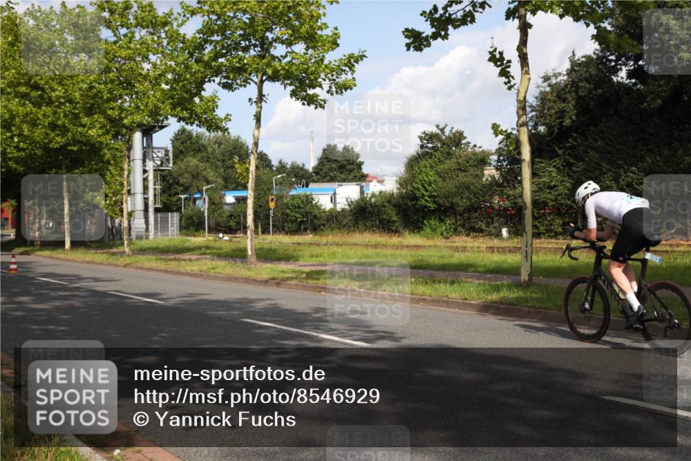 10.08.2025 - GEWOBA Citytriathlon Bremen Yannick Fuchs http://msf.ph/oto/8546929 10.08.2025 10:48:20 Radfahren 127, 129, 363, 376 meine-sportfotos.de