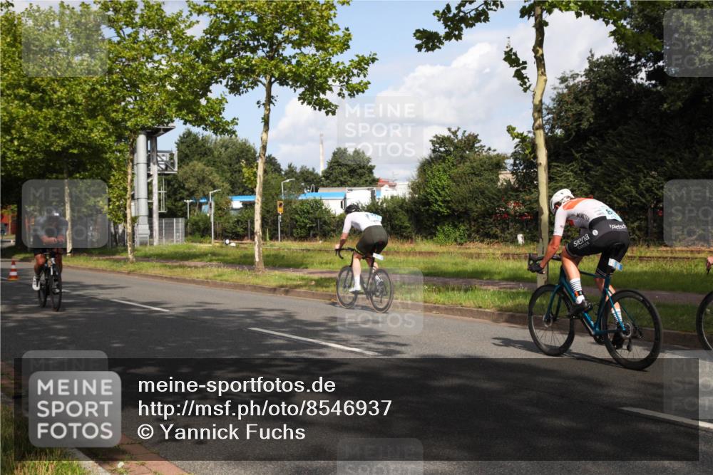 10.08.2025 - GEWOBA Citytriathlon Bremen Yannick Fuchs http://msf.ph/oto/8546937 10.08.2025 10:48:26 Radfahren 127, 129, 363, 423 meine-sportfotos.de