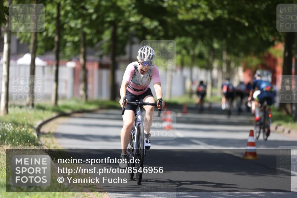 10.08.2025 - GEWOBA Citytriathlon Bremen Yannick Fuchs http://msf.ph/oto/8546956 10.08.2025 13:03:23 Radfahren 633, 651, 727, 748, 898, 954 meine-sportfotos.de