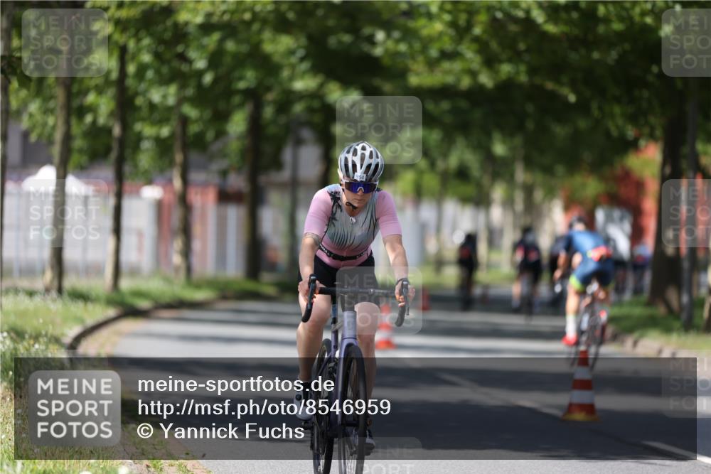 10.08.2025 - GEWOBA Citytriathlon Bremen Yannick Fuchs http://msf.ph/oto/8546959 10.08.2025 13:03:23 Radfahren 633, 651, 727, 748, 898, 954 meine-sportfotos.de