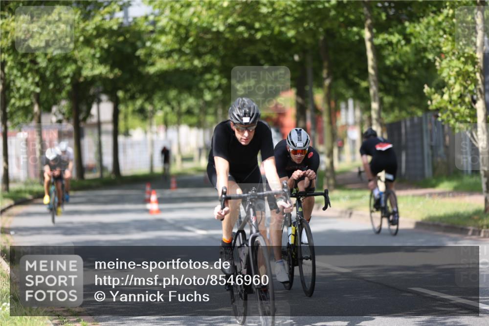 10.08.2025 - GEWOBA Citytriathlon Bremen Yannick Fuchs http://msf.ph/oto/8546960 10.08.2025 12:09:11 Radfahren 727, 731, 779, 837, 871, 890, 896 meine-sportfotos.de