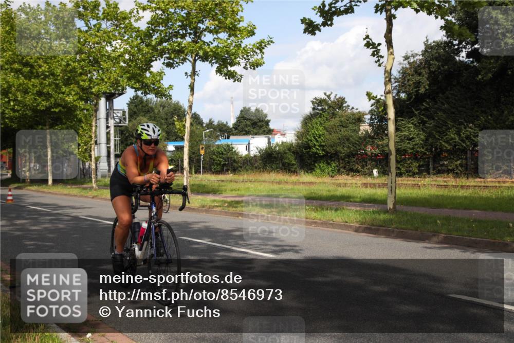 10.08.2025 - GEWOBA Citytriathlon Bremen Yannick Fuchs http://msf.ph/oto/8546973 10.08.2025 10:48:45 Radfahren 423, 434, 471, 494 meine-sportfotos.de