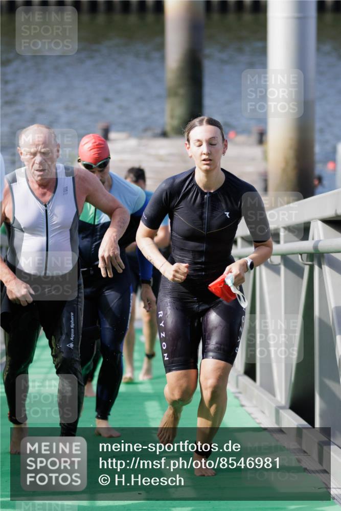 10.08.2025 - GEWOBA Citytriathlon Bremen H.Heesch http://msf.ph/oto/8546981 10.08.2025 10:20:00 Schwimmen 352, 384, 390, 405, 432, 451, 483 meine-sportfotos.de