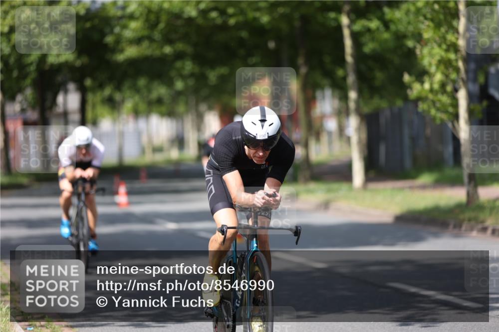 10.08.2025 - GEWOBA Citytriathlon Bremen Yannick Fuchs http://msf.ph/oto/8546990 10.08.2025 12:09:14 Radfahren 611, 727, 731, 779, 837, 871, 880, 890, 896 meine-sportfotos.de