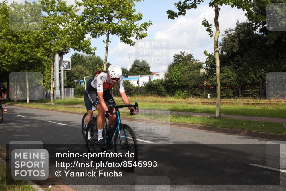 10.08.2025 - GEWOBA Citytriathlon Bremen Yannick Fuchs http://msf.ph/oto/8546993 10.08.2025 10:49:13 Radfahren 81, 105, 151, 213, 245, 387, 407, 420, 430 meine-sportfotos.de