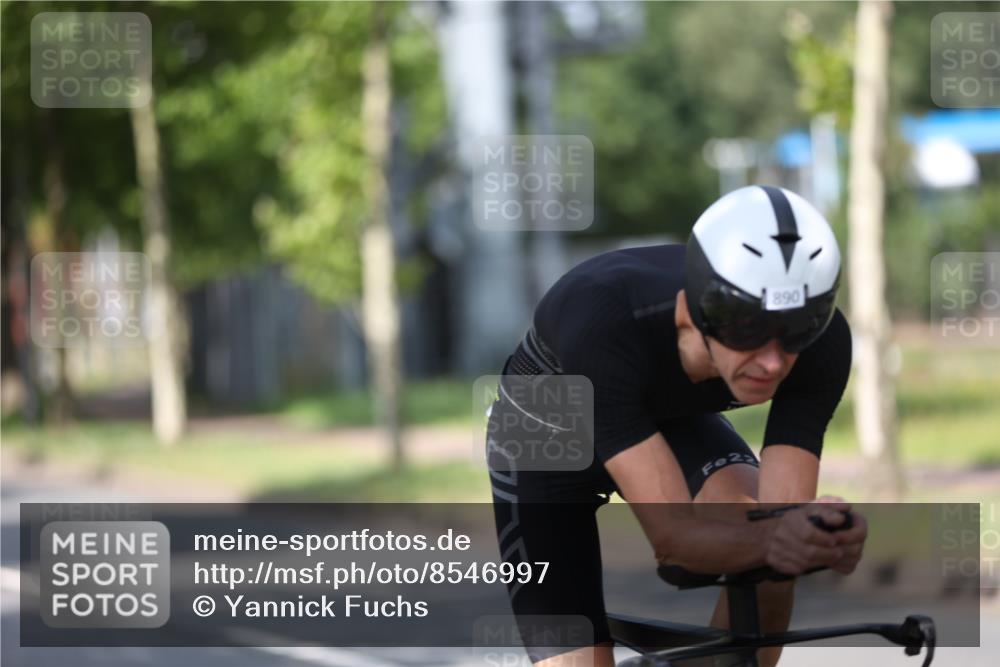 10.08.2025 - GEWOBA Citytriathlon Bremen Yannick Fuchs http://msf.ph/oto/8546997 10.08.2025 12:09:14 Radfahren 611, 727, 731, 779, 837, 871, 880, 890, 896 meine-sportfotos.de