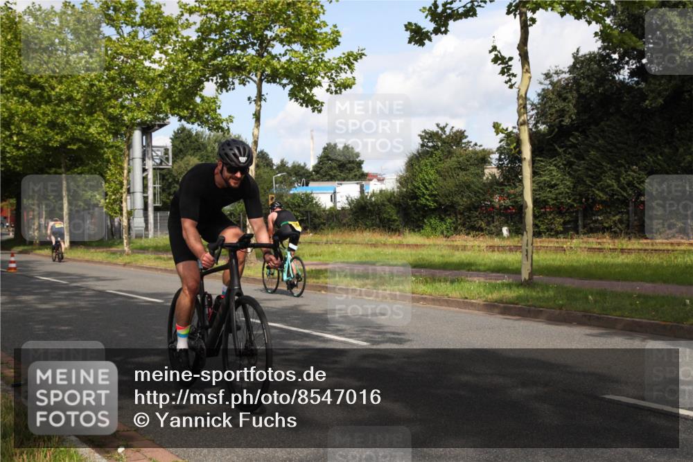 10.08.2025 - GEWOBA Citytriathlon Bremen Yannick Fuchs http://msf.ph/oto/8547016 10.08.2025 10:49:24 Radfahren 81, 105, 151, 245, 387, 405, 407, 420, 430 meine-sportfotos.de