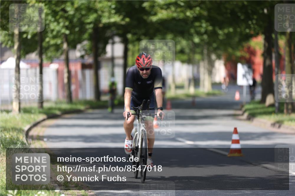 10.08.2025 - GEWOBA Citytriathlon Bremen Yannick Fuchs http://msf.ph/oto/8547018 10.08.2025 12:09:19 Radfahren 611, 633, 731, 779, 814, 837, 871, 880, 890, 896 meine-sportfotos.de