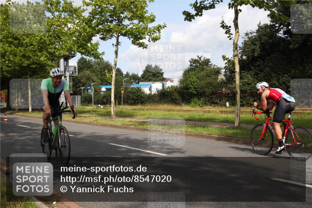 10.08.2025 - GEWOBA Citytriathlon Bremen Yannick Fuchs http://msf.ph/oto/8547020 10.08.2025 10:49:31 Radfahren 353, 387, 405, 407 meine-sportfotos.de