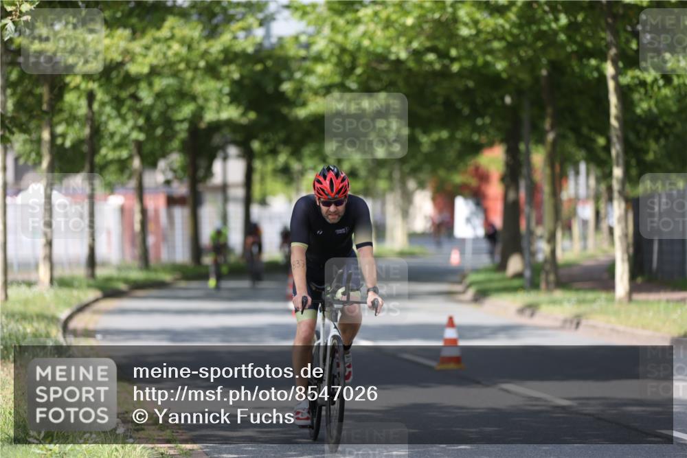 10.08.2025 - GEWOBA Citytriathlon Bremen Yannick Fuchs http://msf.ph/oto/8547026 10.08.2025 12:09:19 Radfahren 611, 633, 731, 779, 814, 837, 871, 880, 890, 896 meine-sportfotos.de