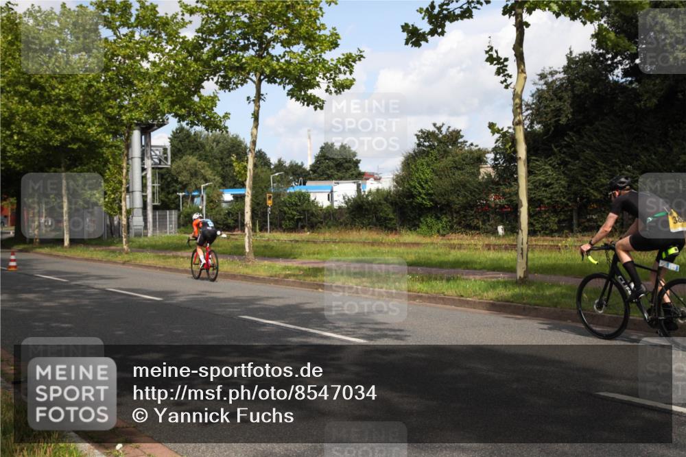 10.08.2025 - GEWOBA Citytriathlon Bremen Yannick Fuchs http://msf.ph/oto/8547034 10.08.2025 10:49:36 Radfahren 353, 387, 405 meine-sportfotos.de