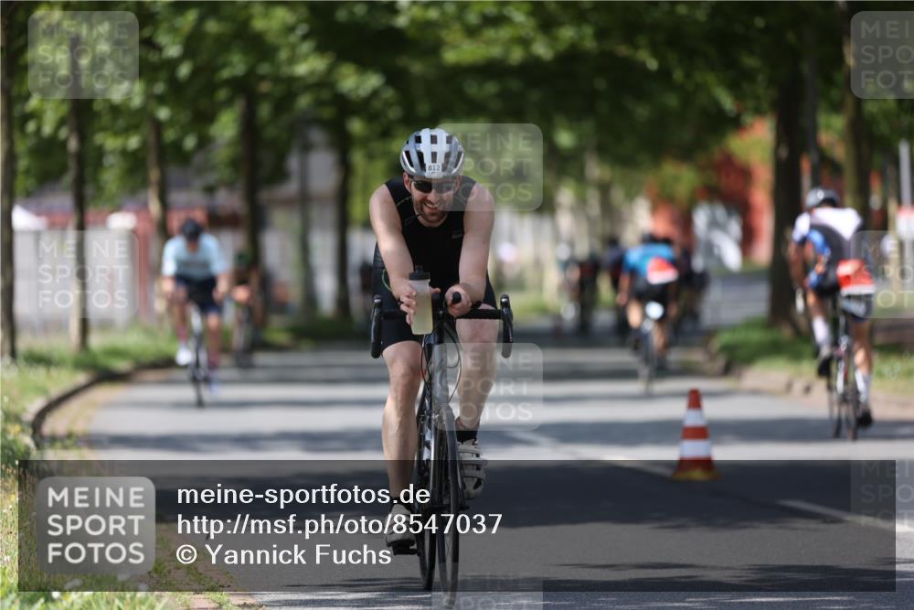 10.08.2025 - GEWOBA Citytriathlon Bremen Yannick Fuchs http://msf.ph/oto/8547037 10.08.2025 13:03:47 Radfahren 574, 676, 685, 753, 812, 823, 908, 925, 965, 1007 meine-sportfotos.de