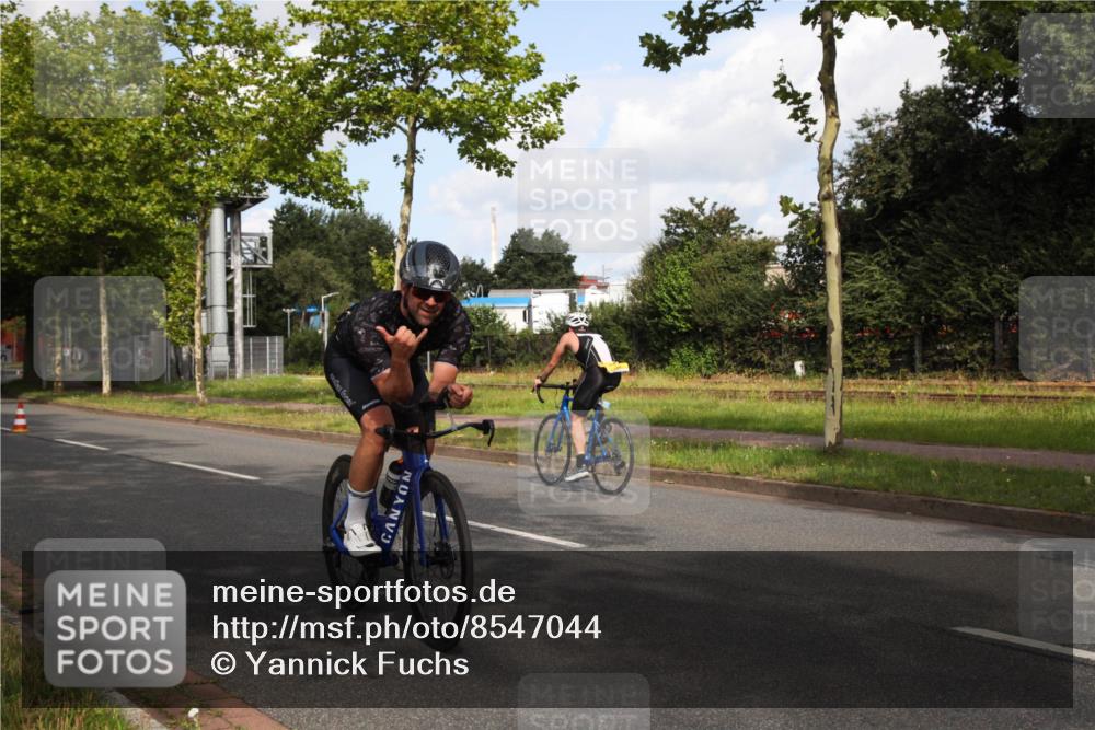 10.08.2025 - GEWOBA Citytriathlon Bremen Yannick Fuchs http://msf.ph/oto/8547044 10.08.2025 10:49:58 Radfahren 147, 408, 432, 441 meine-sportfotos.de