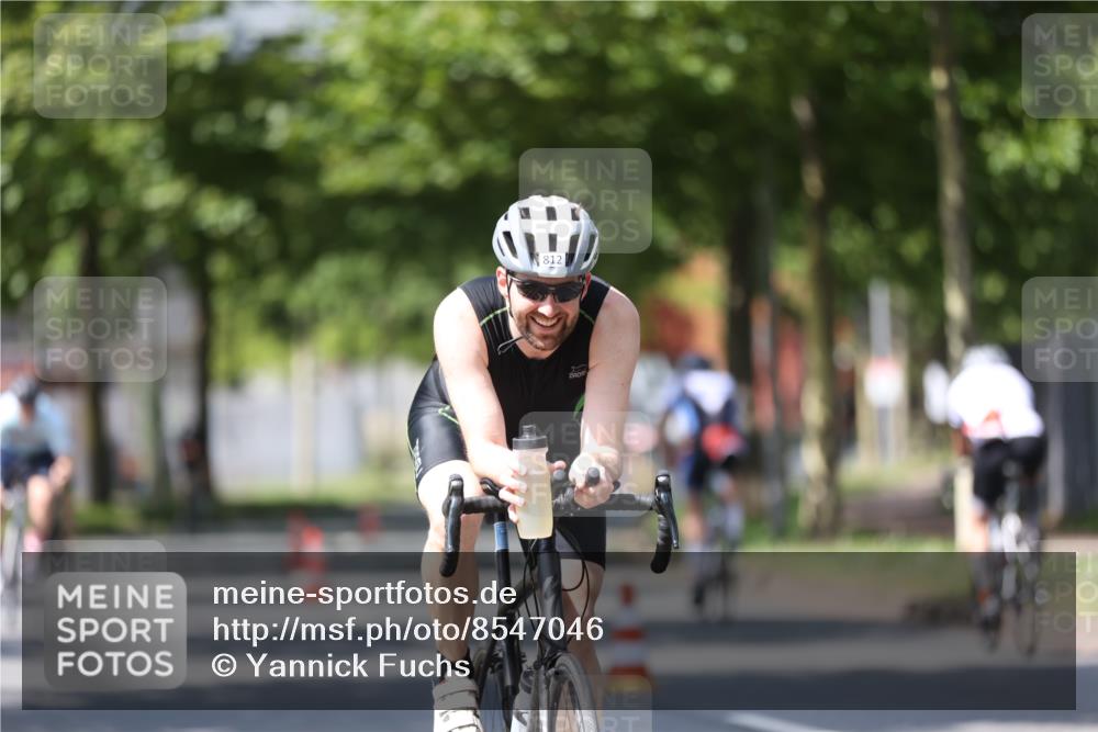 10.08.2025 - GEWOBA Citytriathlon Bremen Yannick Fuchs http://msf.ph/oto/8547046 10.08.2025 13:03:47 Radfahren 574, 676, 685, 753, 812, 823, 908, 925, 965, 1007 meine-sportfotos.de