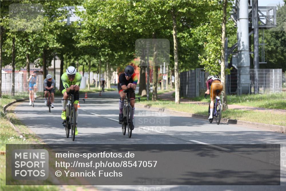 10.08.2025 - GEWOBA Citytriathlon Bremen Yannick Fuchs http://msf.ph/oto/8547057 10.08.2025 12:09:24 Radfahren 611, 633, 674, 779, 814, 837, 871, 880, 890, 896 meine-sportfotos.de