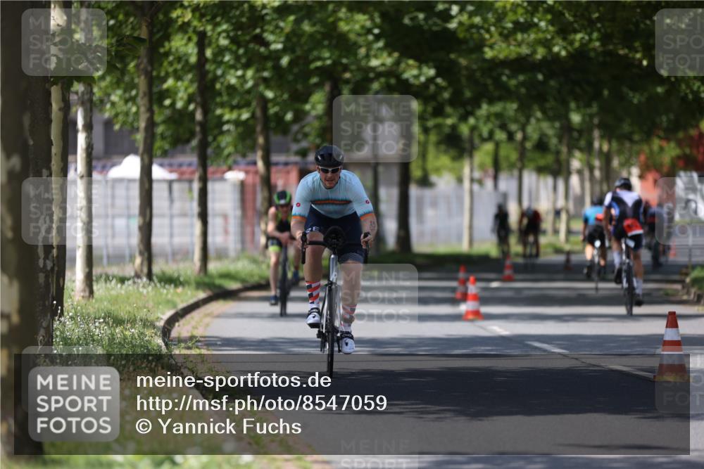 10.08.2025 - GEWOBA Citytriathlon Bremen Yannick Fuchs http://msf.ph/oto/8547059 10.08.2025 13:03:48 Radfahren 574, 676, 685, 753, 812, 823, 908, 925, 965, 1007 meine-sportfotos.de