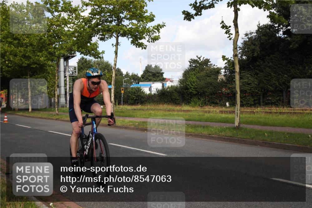 10.08.2025 - GEWOBA Citytriathlon Bremen Yannick Fuchs http://msf.ph/oto/8547063 10.08.2025 10:50:13 Radfahren 161, 406, 409, 426, 428, 432, 441 meine-sportfotos.de