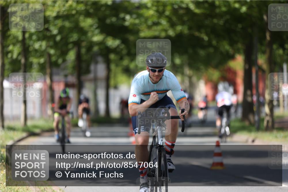10.08.2025 - GEWOBA Citytriathlon Bremen Yannick Fuchs http://msf.ph/oto/8547064 10.08.2025 13:03:49 Radfahren 574, 676, 685, 753, 812, 823, 908, 925, 965, 1007 meine-sportfotos.de