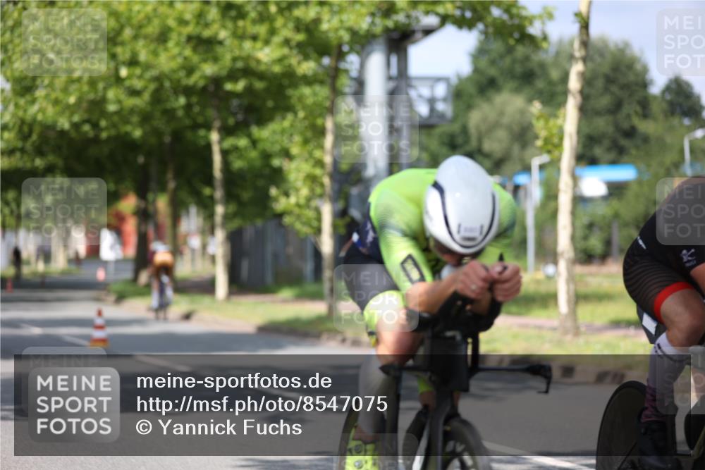 10.08.2025 - GEWOBA Citytriathlon Bremen Yannick Fuchs http://msf.ph/oto/8547075 10.08.2025 12:09:25 Radfahren 611, 633, 674, 779, 814, 837, 871, 880, 890, 896 meine-sportfotos.de