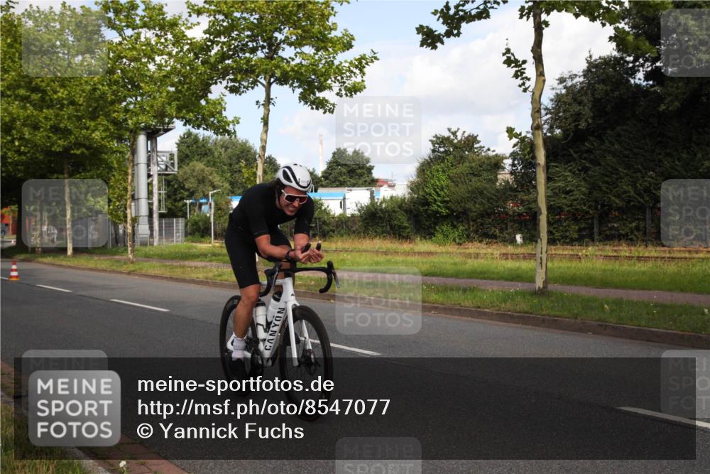 10.08.2025 - GEWOBA Citytriathlon Bremen Yannick Fuchs http://msf.ph/oto/8547077 10.08.2025 10:50:23 Radfahren 97, 161, 389, 406, 409, 426, 428 meine-sportfotos.de