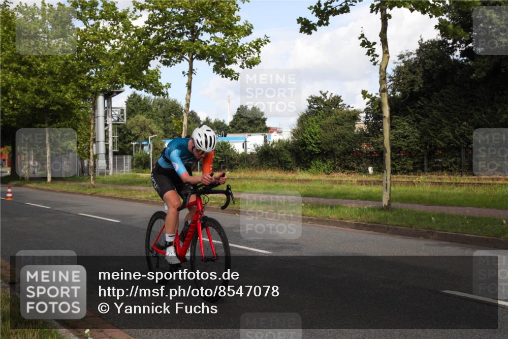 10.08.2025 - GEWOBA Citytriathlon Bremen Yannick Fuchs http://msf.ph/oto/8547078 10.08.2025 10:50:26 Radfahren 97, 161, 389, 406, 409, 426, 428 meine-sportfotos.de