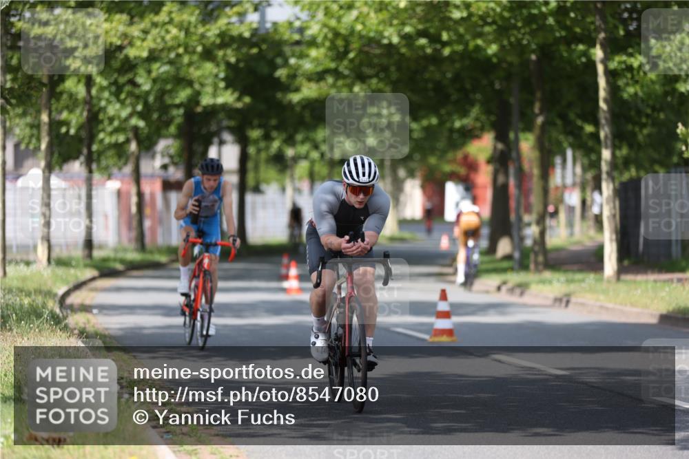 10.08.2025 - GEWOBA Citytriathlon Bremen Yannick Fuchs http://msf.ph/oto/8547080 10.08.2025 12:09:26 Radfahren 611, 633, 674, 779, 814, 837, 880, 890, 896 meine-sportfotos.de