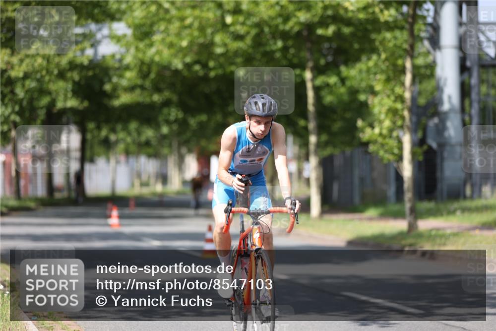10.08.2025 - GEWOBA Citytriathlon Bremen Yannick Fuchs http://msf.ph/oto/8547103 10.08.2025 12:09:27 Radfahren 611, 633, 674, 814, 837, 880, 890, 896 meine-sportfotos.de