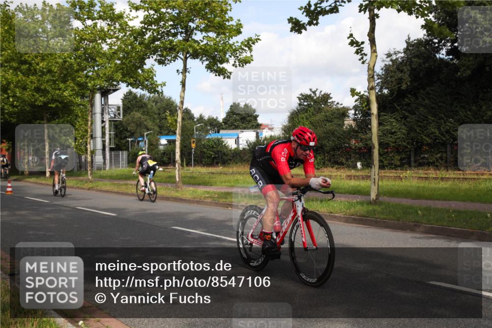 10.08.2025 - GEWOBA Citytriathlon Bremen Yannick Fuchs http://msf.ph/oto/8547106 10.08.2025 10:50:55 Radfahren 181, 370, 371, 377, 473, 508 meine-sportfotos.de
