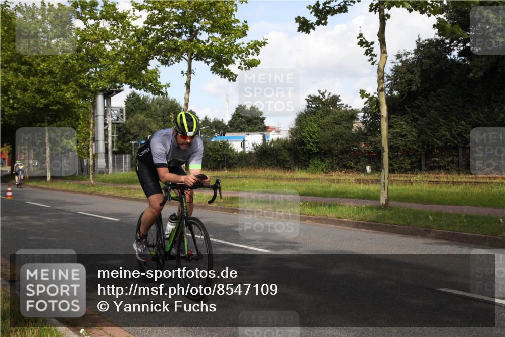 10.08.2025 - GEWOBA Citytriathlon Bremen Yannick Fuchs http://msf.ph/oto/8547109 10.08.2025 10:50:58 Radfahren 181, 370, 371, 377, 473, 508 meine-sportfotos.de