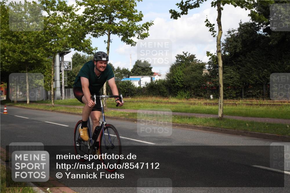 10.08.2025 - GEWOBA Citytriathlon Bremen Yannick Fuchs http://msf.ph/oto/8547112 10.08.2025 10:51:00 Radfahren 181, 370, 371, 377, 421, 473, 508 meine-sportfotos.de