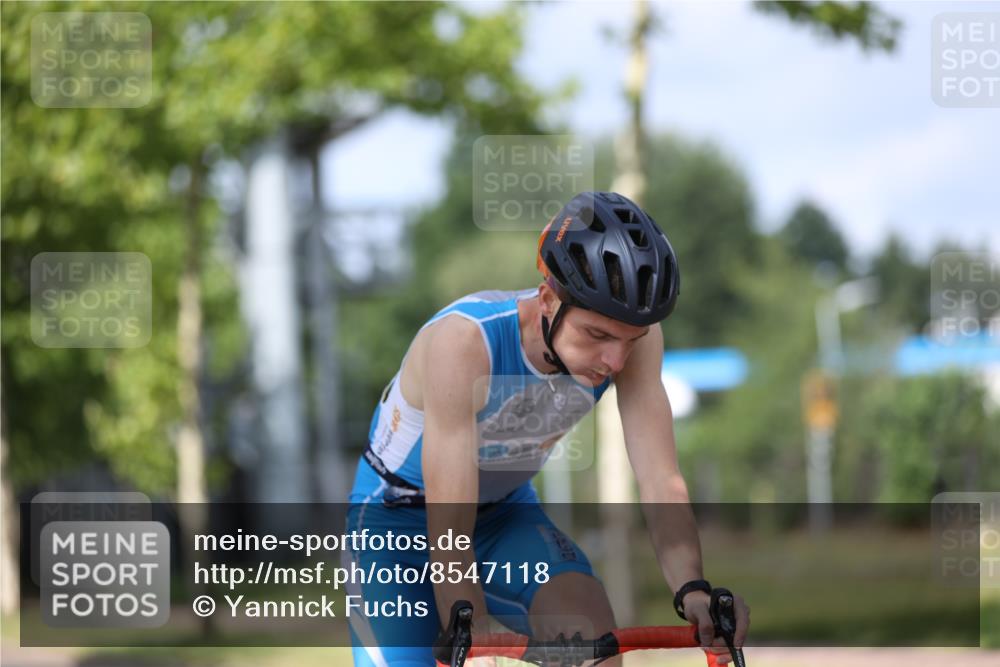 10.08.2025 - GEWOBA Citytriathlon Bremen Yannick Fuchs http://msf.ph/oto/8547118 10.08.2025 12:09:28 Radfahren 611, 633, 674, 814, 837, 880, 890, 896 meine-sportfotos.de
