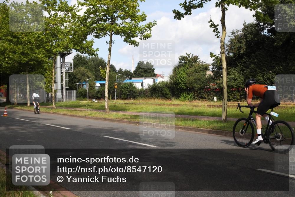 10.08.2025 - GEWOBA Citytriathlon Bremen Yannick Fuchs http://msf.ph/oto/8547120 10.08.2025 10:51:09 Radfahren 181, 370, 371, 421, 508 meine-sportfotos.de