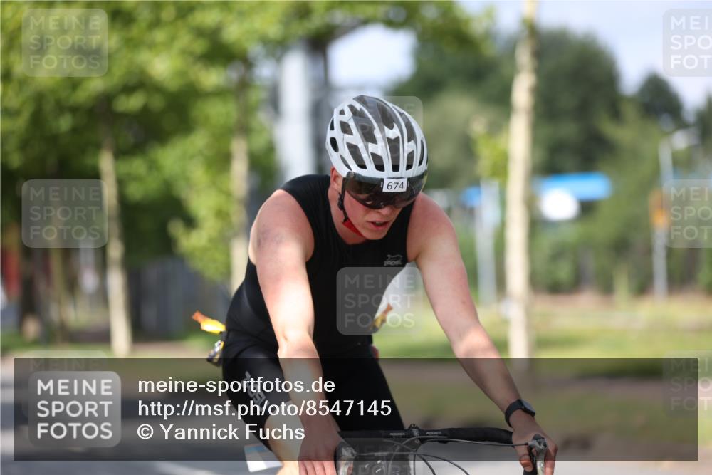 10.08.2025 - GEWOBA Citytriathlon Bremen Yannick Fuchs http://msf.ph/oto/8547145 10.08.2025 12:09:35 Radfahren 611, 633, 674, 697, 703, 814, 880 meine-sportfotos.de