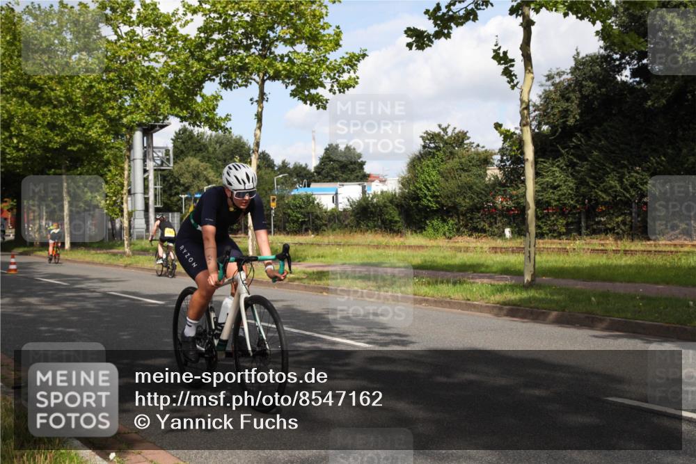 10.08.2025 - GEWOBA Citytriathlon Bremen Yannick Fuchs http://msf.ph/oto/8547162 10.08.2025 10:51:41 Radfahren 239, 241, 384, 396, 483 meine-sportfotos.de