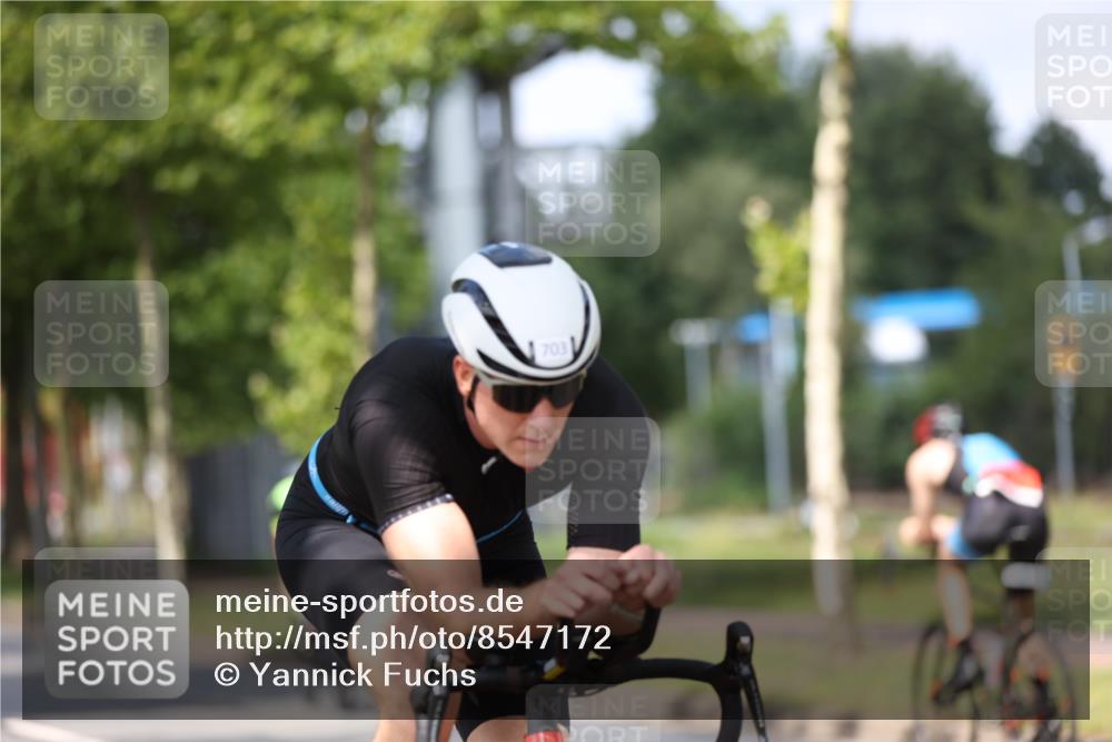 10.08.2025 - GEWOBA Citytriathlon Bremen Yannick Fuchs http://msf.ph/oto/8547172 10.08.2025 12:09:41 Radfahren 586, 674, 688, 697, 703, 849 meine-sportfotos.de