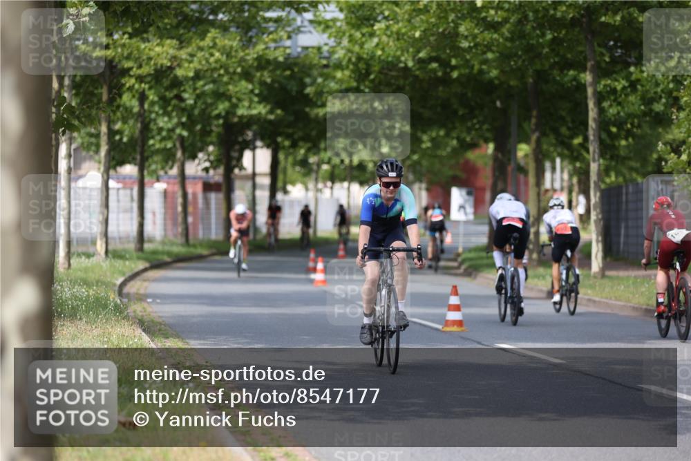 10.08.2025 - GEWOBA Citytriathlon Bremen Yannick Fuchs http://msf.ph/oto/8547177 10.08.2025 12:09:46 Radfahren 586, 628, 674, 688, 697, 703, 732, 830, 849 meine-sportfotos.de