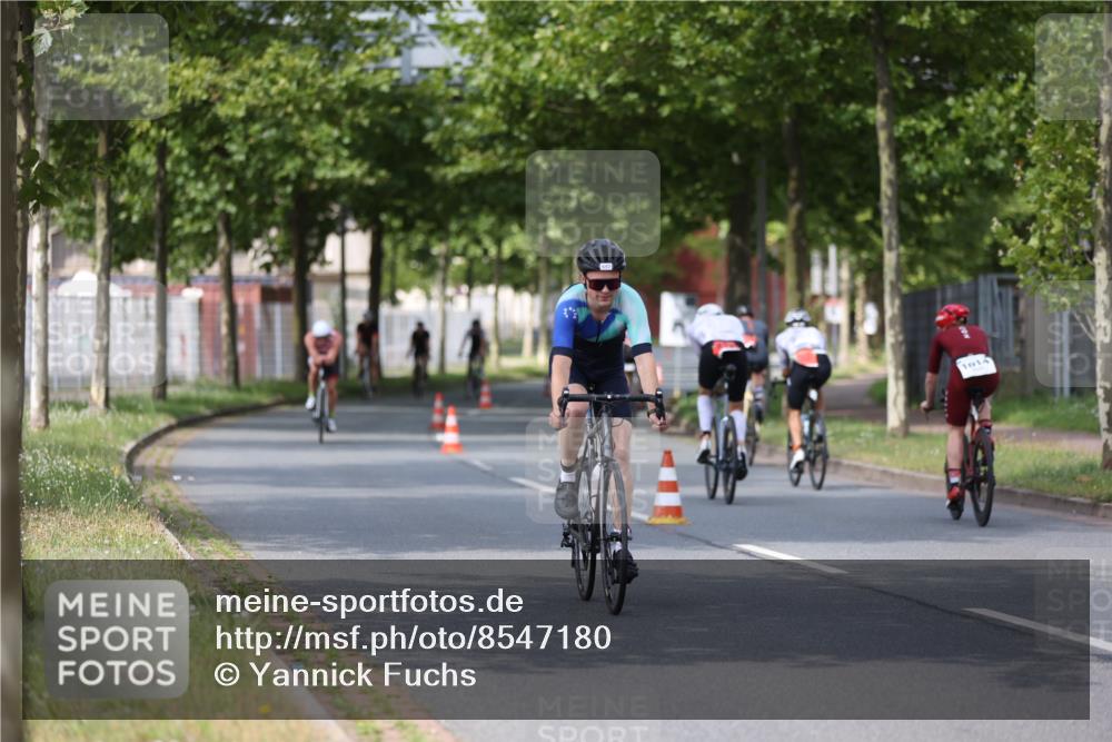10.08.2025 - GEWOBA Citytriathlon Bremen Yannick Fuchs http://msf.ph/oto/8547180 10.08.2025 12:09:46 Radfahren 586, 628, 674, 688, 697, 703, 732, 830, 849 meine-sportfotos.de