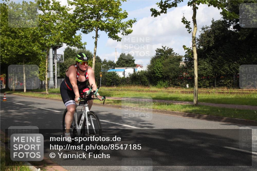 10.08.2025 - GEWOBA Citytriathlon Bremen Yannick Fuchs http://msf.ph/oto/8547185 10.08.2025 10:52:02 Radfahren 71, 121, 476 meine-sportfotos.de